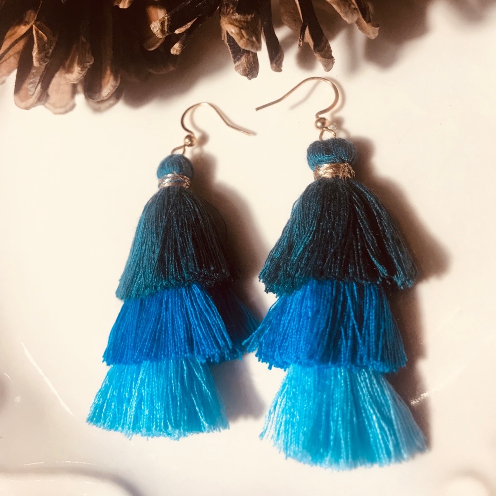 Beautiful Fashion Earrings fringe three colors